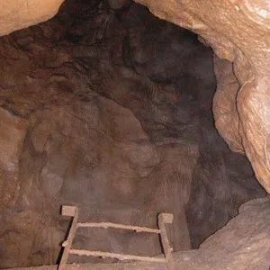 Posviacka symbolického cintorína v jaskyni Michňová I